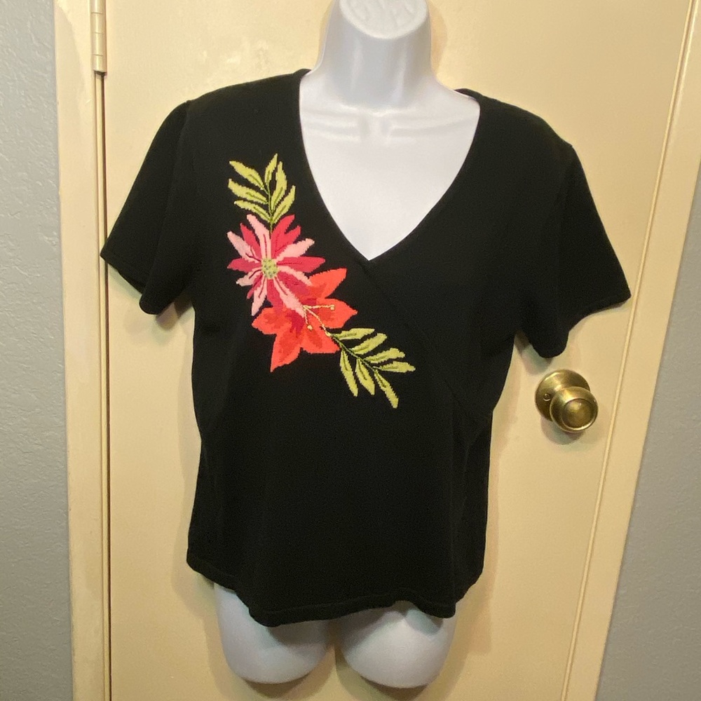 Floral Knit top- short sleeve 🌺 3/$20